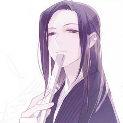 韩国南极科考站研究员向同事亮长刀